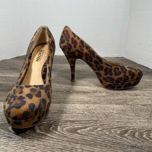 Kenneth Cole Reaction Shoes Women sz8.5M Cheetah Print Fur Leather Sole Y2K Boho